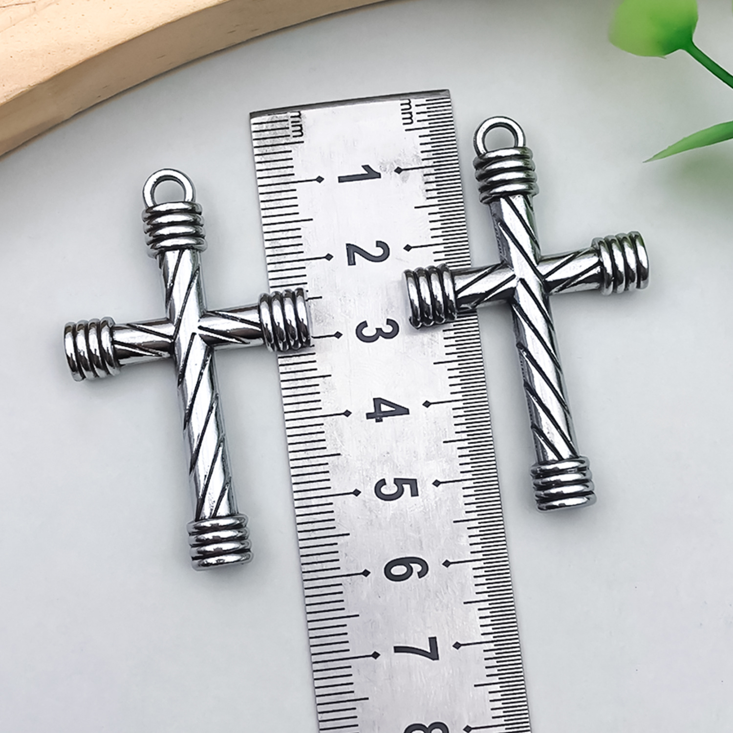 1 ancient silver punk hip-hop cross 50x30mm-11.9g-22366