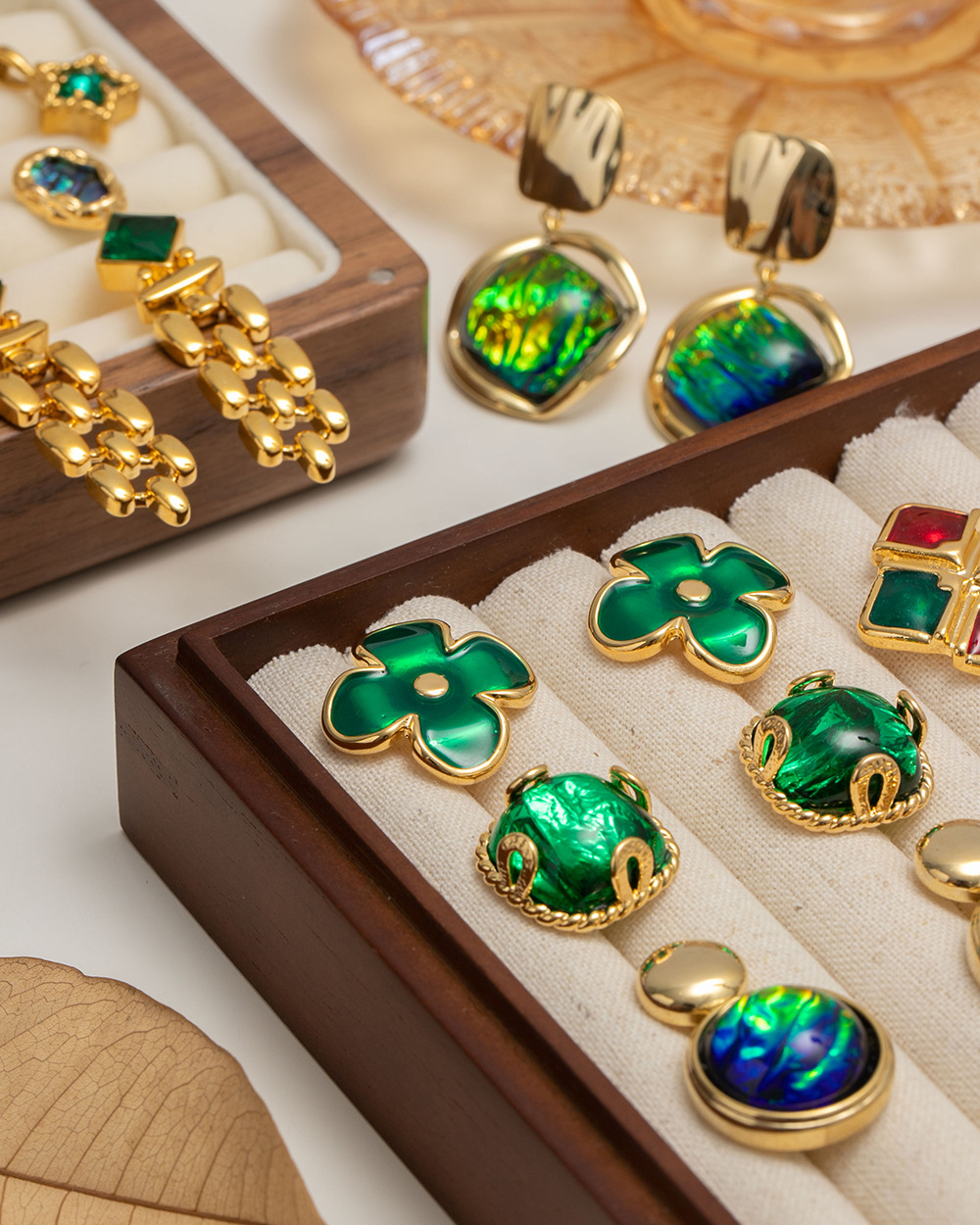 Retro Flower Copper Inlay Artificial Pearls Zircon Ear Studs 1 Pair