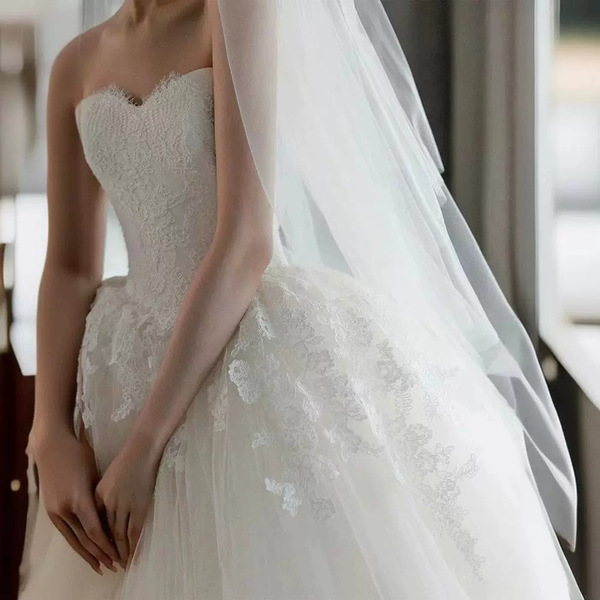 Fashionable elite tube top for bride