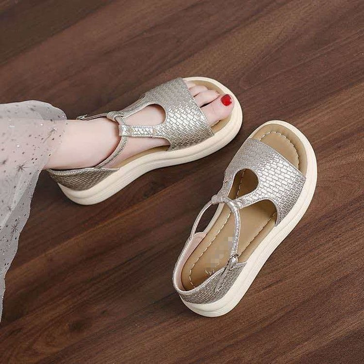 Aumentar la altura de las sandalias retro casuales cómodas con una base gruesa para las mujeres 2026 verano nuevo versátil con una base suave sandalias romanas