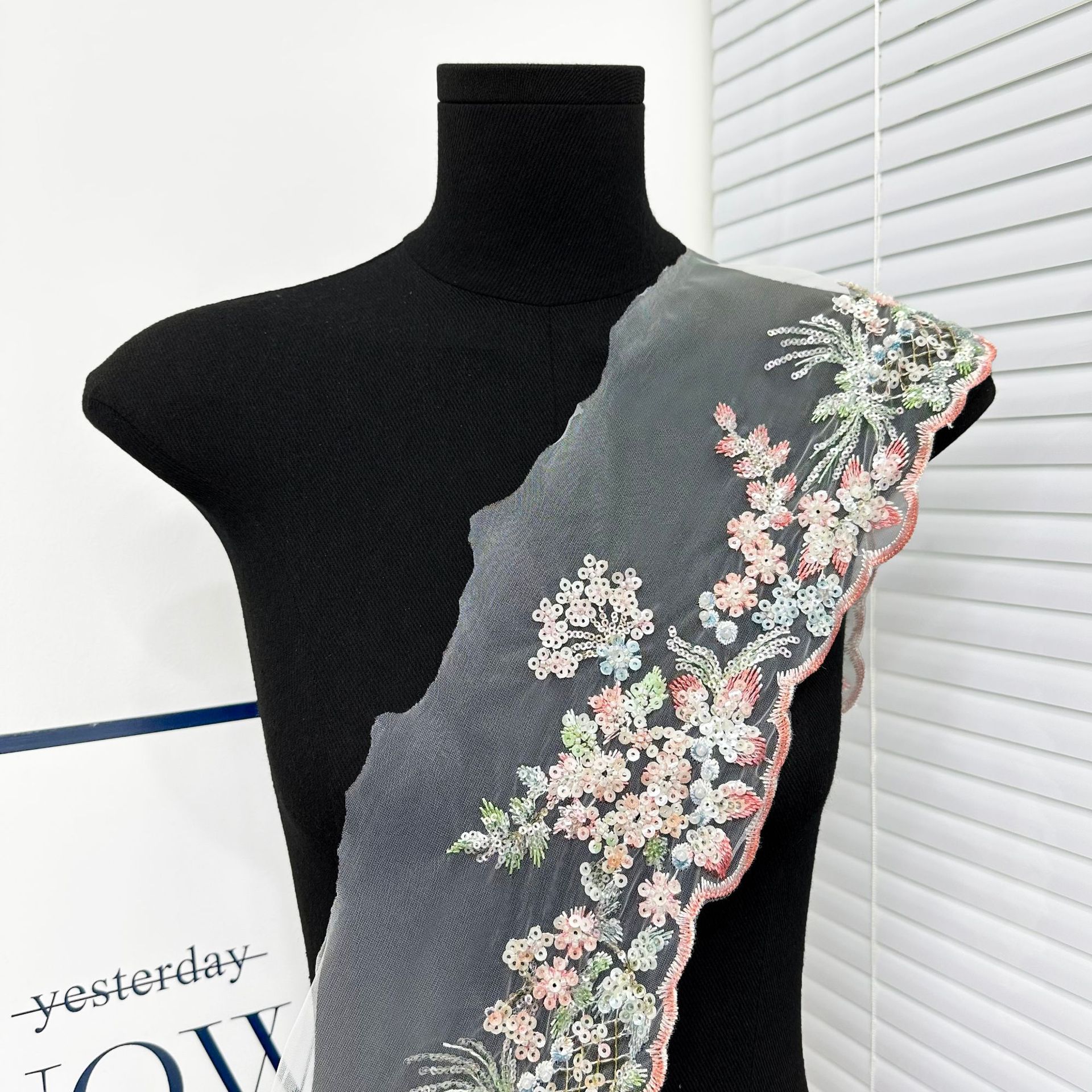 Nuevo bordado de sequillas flores de encaje de red código de barras accesorios de bordado vestido de boda accesorios de decoración de ropa china color