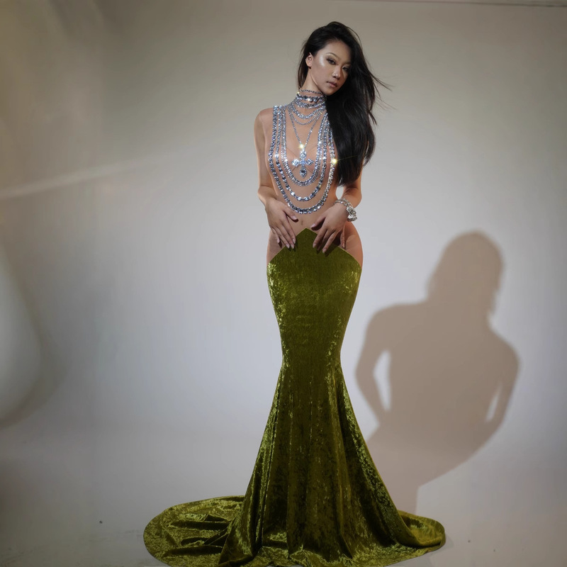 high quality Fashionable Half-High Collar and Diamond-Trimmed Velvet Skinny Fishtail Long Floor-length dress Gown