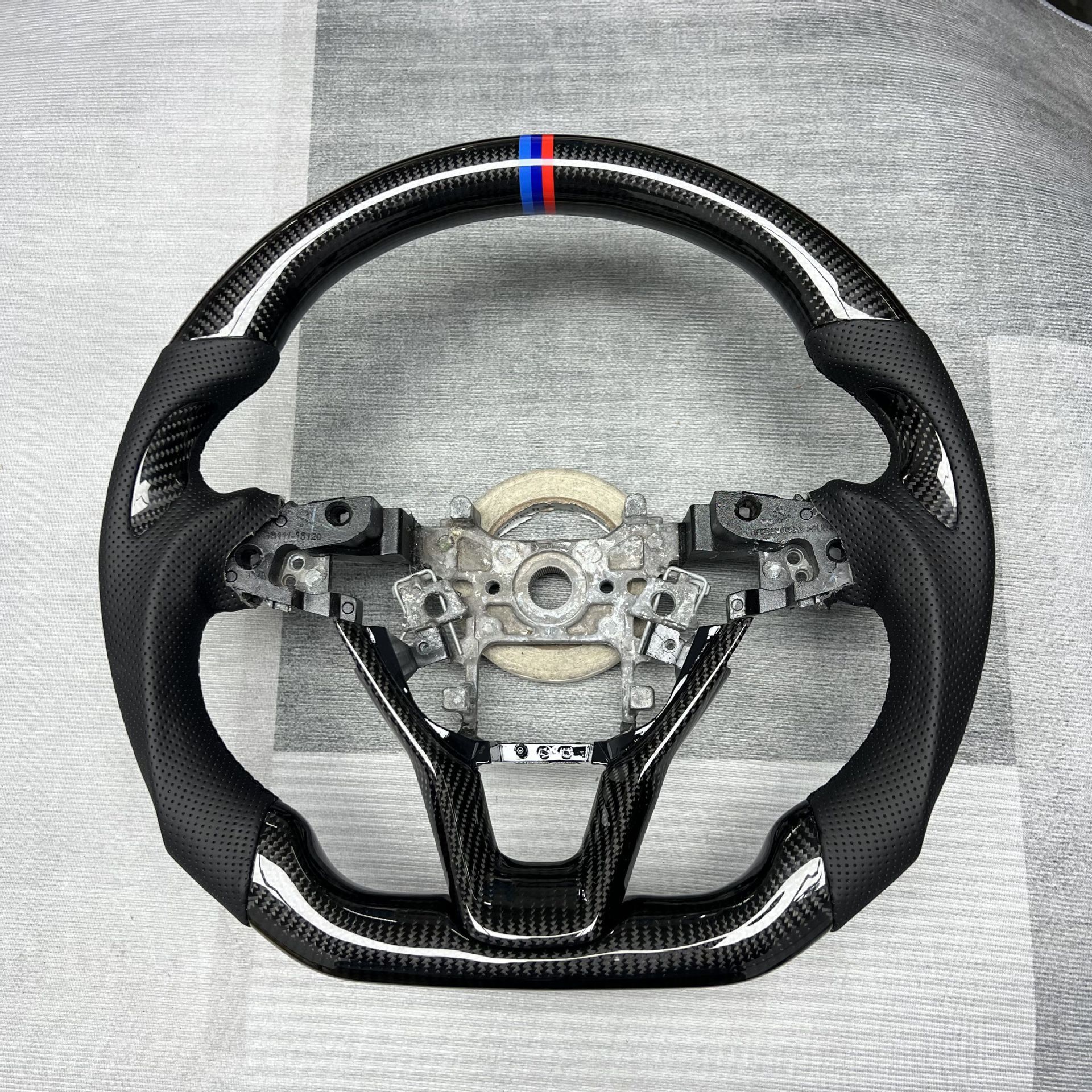 Manufacturer's Hot-Selling Custom Car Steering Wheel Suitable for Honda 10Th Generation Accord Carbon Fiber Steering Wheel Modification and Processing