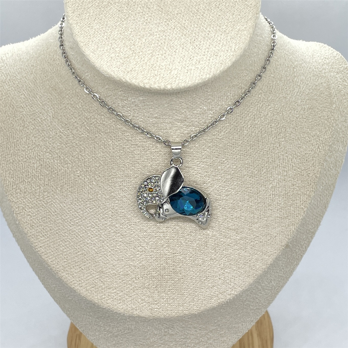 Tendenza di vendita calda, collana con ciondolo a forma di elefante in cristallo blu di lusso, accessori per gioielli da donna, regali_voghion.com