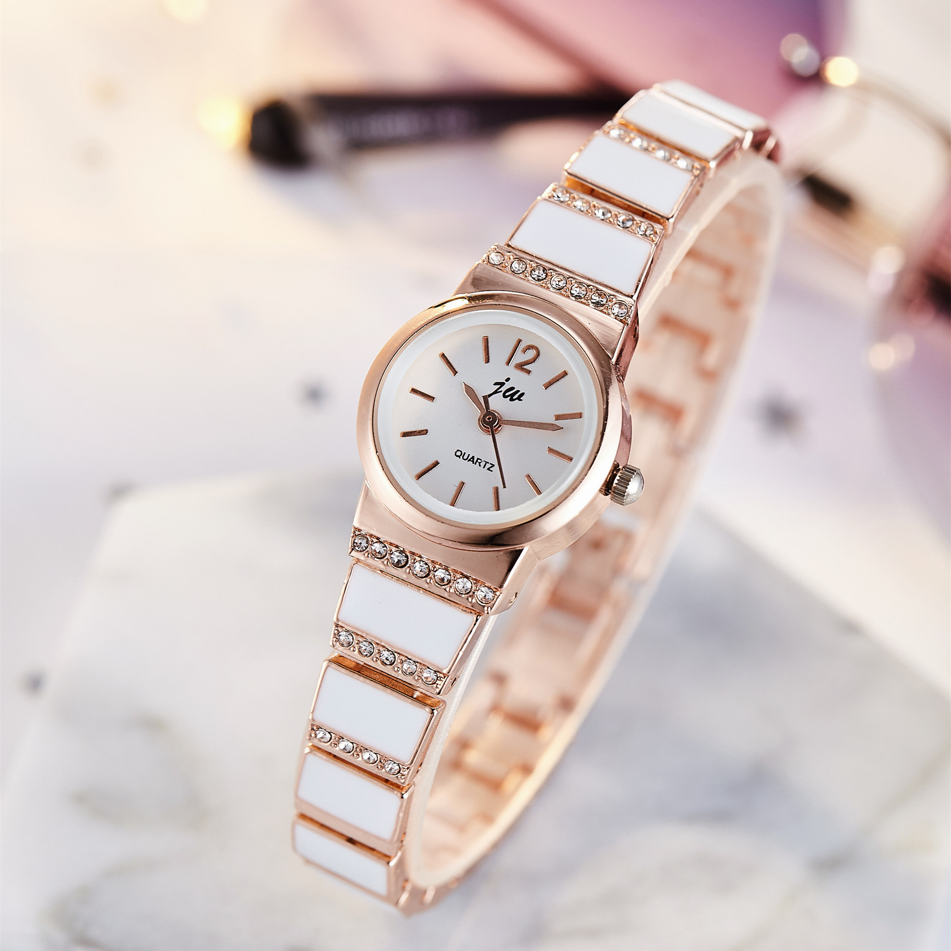 新款正品牌韩版女士手表女款学生钢带手链手镯电子手表时尚石英表