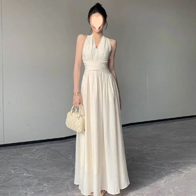 法式气质修身显瘦挂脖连衣裙女年夏季新款收腰度假风无袖长裙|undefined