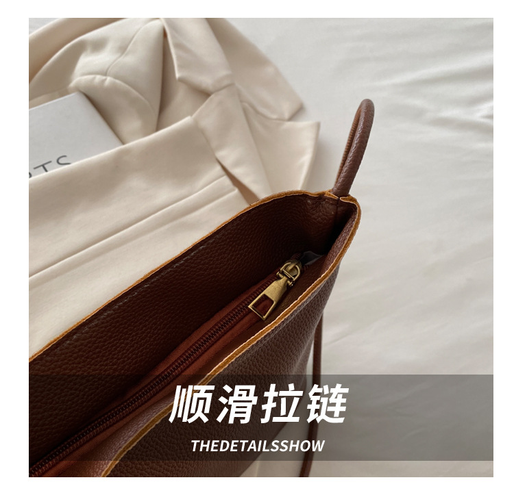 Solid-color simple single-shoulder casual. This year, the retro large-capacity 2024 new autumn crossbody bucket bag for women is in vogue undefined