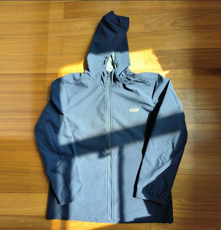 Chaqueta de concha suave estilo pareja para comercio exterior, impermeable y cortavientos con capucha.