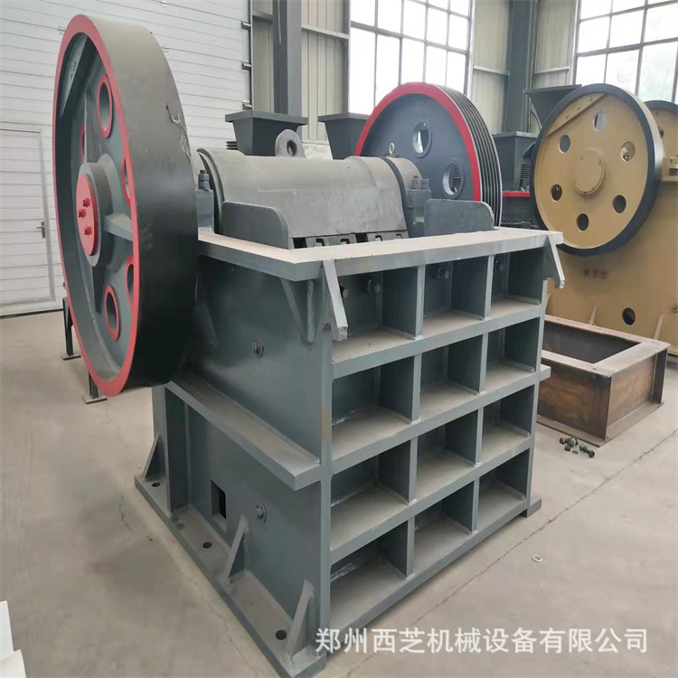 小型颚式破碎机移动矿山石灰石破碎机废旧金属颚式破碎机矿场设备