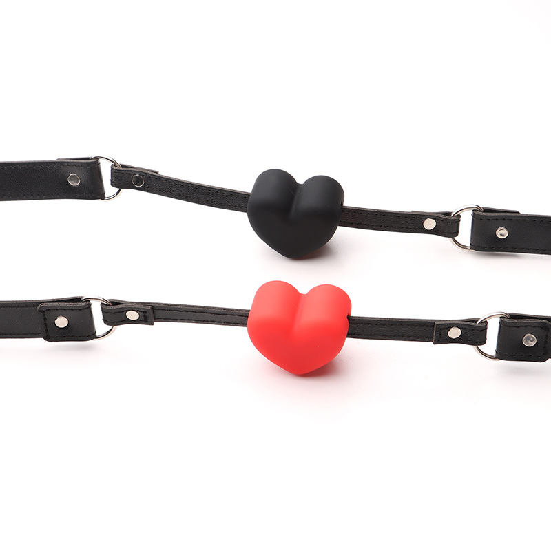 Heart-Shaped Silicone Mouth Gag, Red Adjustable Bondage Mouth Harness — detail image 3