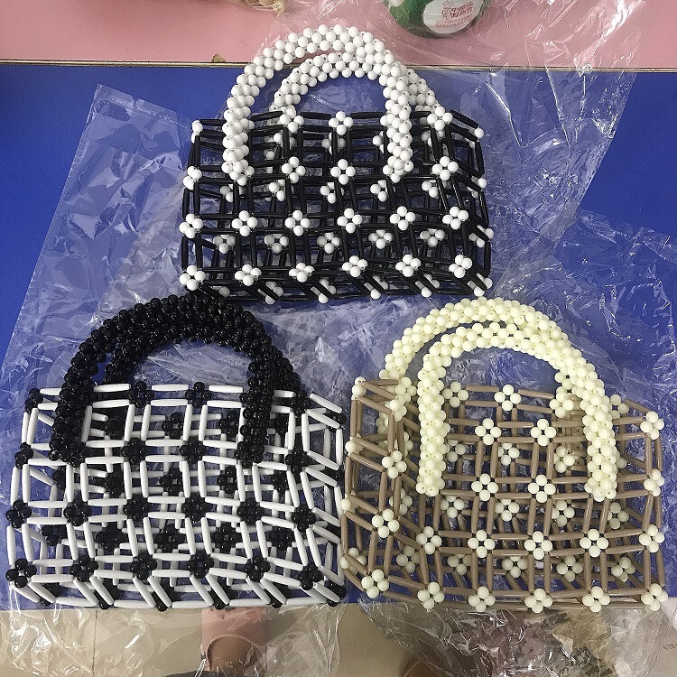 Factory wholesale new acrylic dinner handbag hand woven black and white long crown small square bag vintage handbag Factory wholesale new acrylic dinner handbag hand woven black and white long crown small square bag vintage handbag