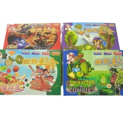 小貝狂った土豪金植物大戦ゾンビがカード販売部を開けてカードを引き裂いておもちゃ系ゲームをします。