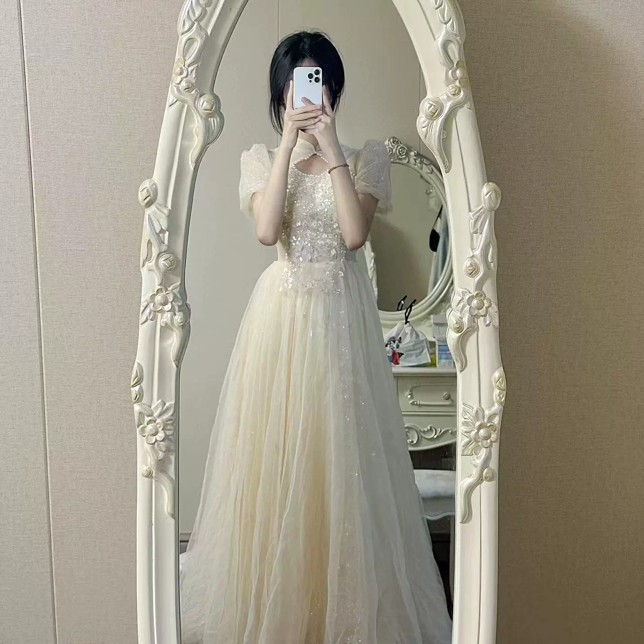 Модное вечернее платье для женщин 2025 года, новый стиль, подходящий для повседневной носки, церемонии посвящения в зрелость, ведущего выступления восьмнадцатилетнего возраста, стройнения длинных прямых волос.