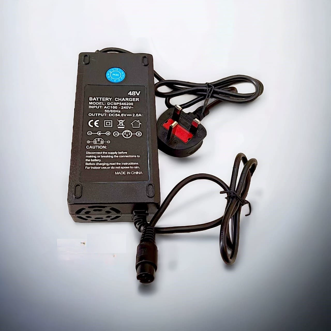 Электромобиль скутер 48V2A3A54.6V Британские правила европейские правила головка литиевого зарядного устройства