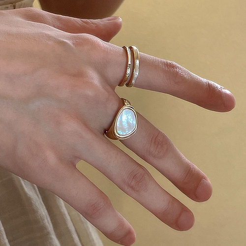 Ring with high-end design, female fashion, individuality, cold, niche, Japanese light luxury, Western Europe and America, Instagram, emerald ring