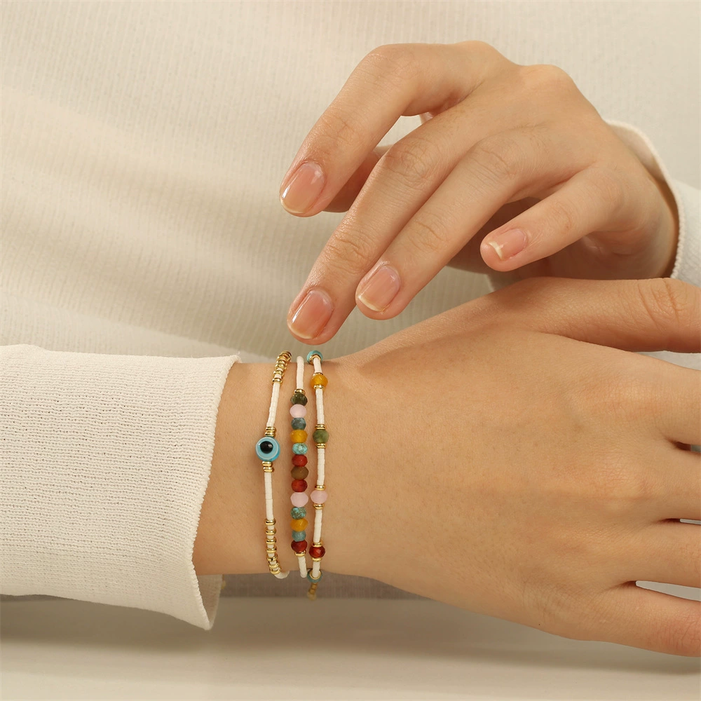 Adjustable beaded bracelet, simple and elegant design, with gem, boho style