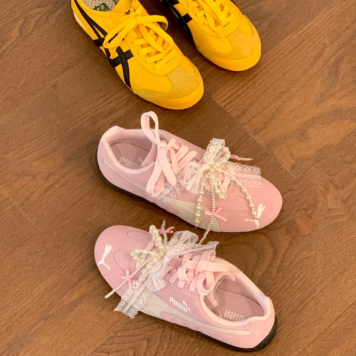 Ins rosa perla botón de arco zapatos flordiy beaded ballet zapatos de skate de niña botón de zapato adornamiento colgante