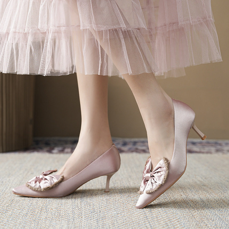 Giày cao gót nữ mũi nhọn gót mảnh 6–8 cm, nơ lụa satin lớn, phối váy — Màu hồng, Màu trắng ngà, màu đen