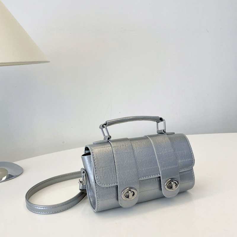 Bolso pequeño bandolera para mujer 2024 nuevo estilo de verano de alta calidad, estilo de nicho portátil para mujer, estilo explosivo con falda, bolso de mensajero