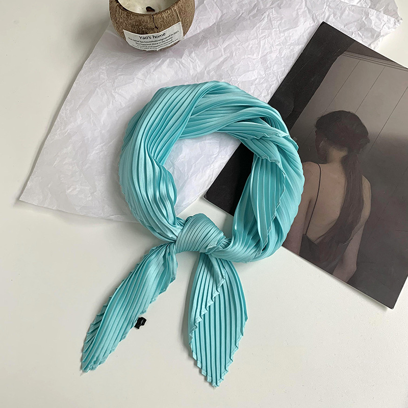 Pañuelo de seda de alta calidad nuevo estilo de color sólido arrugado bufanda de seda para mujer bufanda en forma de diamante versión coreana de la bufanda de seda de imitación pequeña bufanda en la cabeza banda para el cabello