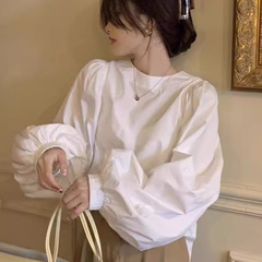 ネットの赤い同型のフランス式の灯籠の袖のシャツの女性の春の服装はゆったりとしています。