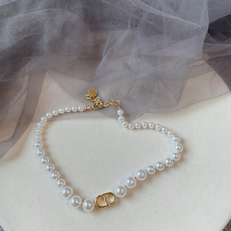 Retro fashionable necklace with letters from pearl