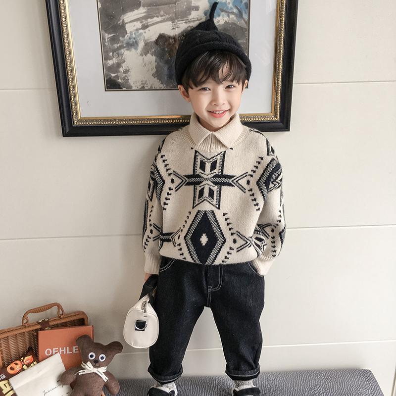 New winter style pullover sweater for boys, warm, fashionable and handsome, with a turn-down collar, trendy knitted wool sweater for babies and children.