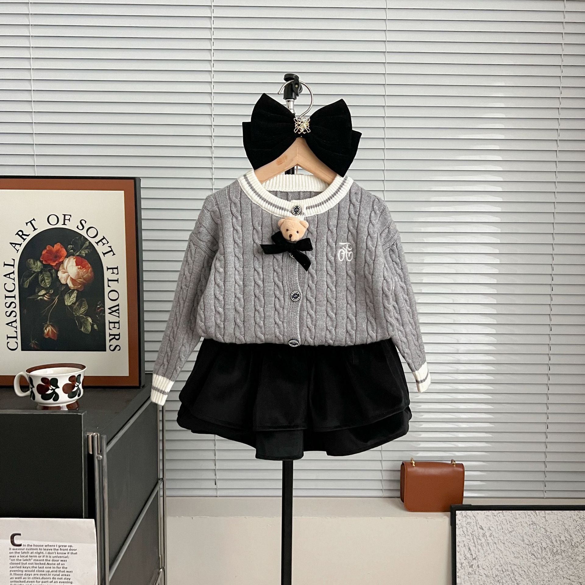 Children's Korean version cardigan 2024 children's clothing new product girls' knitted baby striped round neck jacket_voghion.com