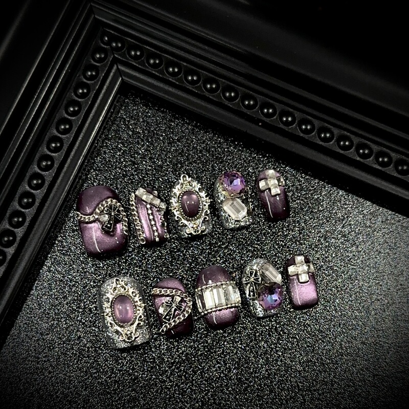 Handmade, high-quality purple cat-eye short nail tips, Y2K style, European and American fashion, fully embellished with rhinestones, glittery fake nail stickers