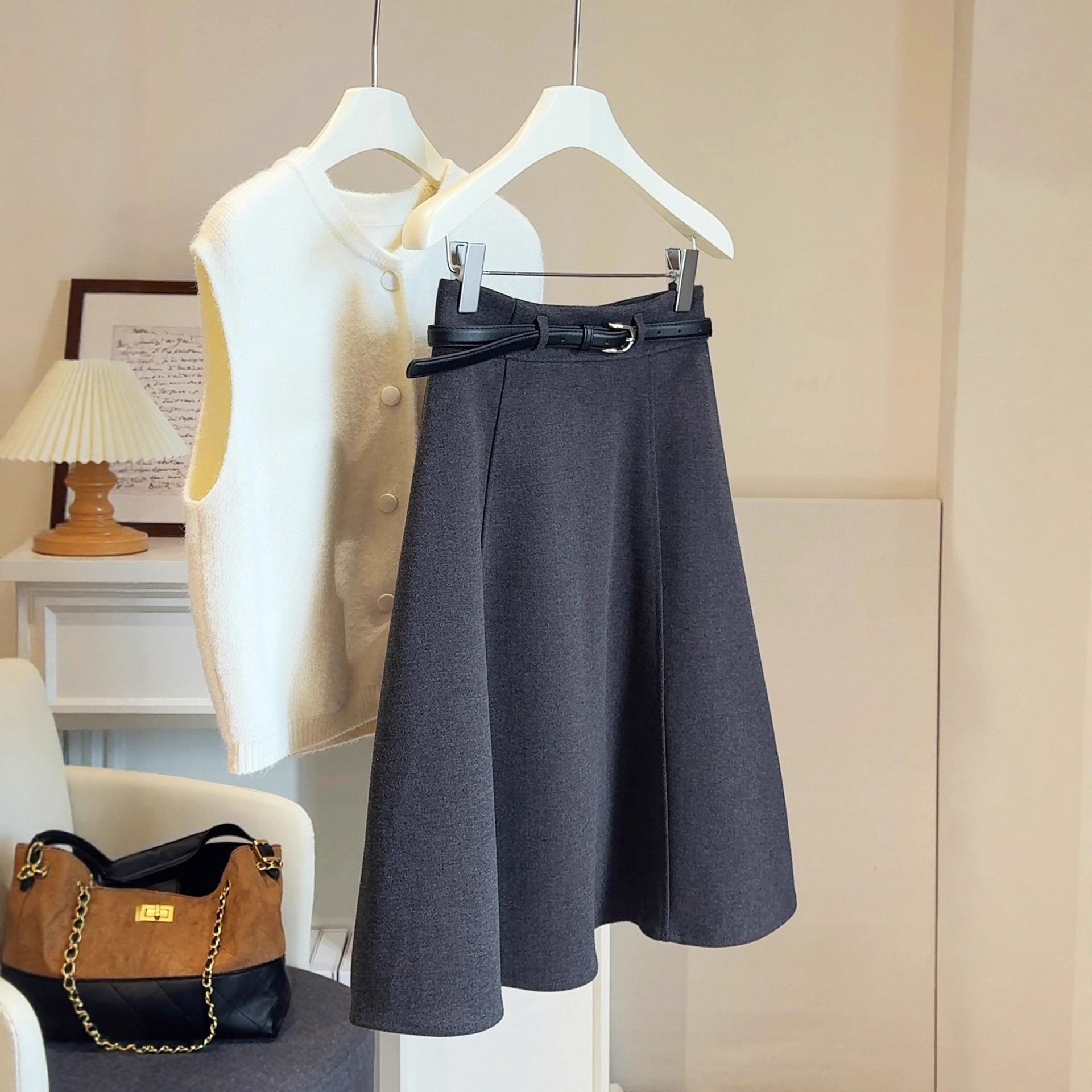 灰色毛呢半身裙女2025秋冬季小个子高腰显瘦遮肉a字伞裙五分中裙