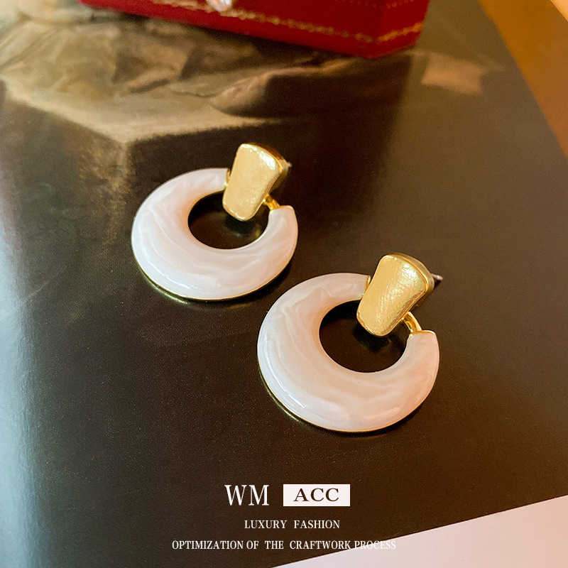 Pendientes de aro huecos con forma de gota de aceite y aguja de acero, estilo europeo y americano, versátiles, sencillos, con personalidad, ligeros y de lujo, venta al por mayor del fabricante.