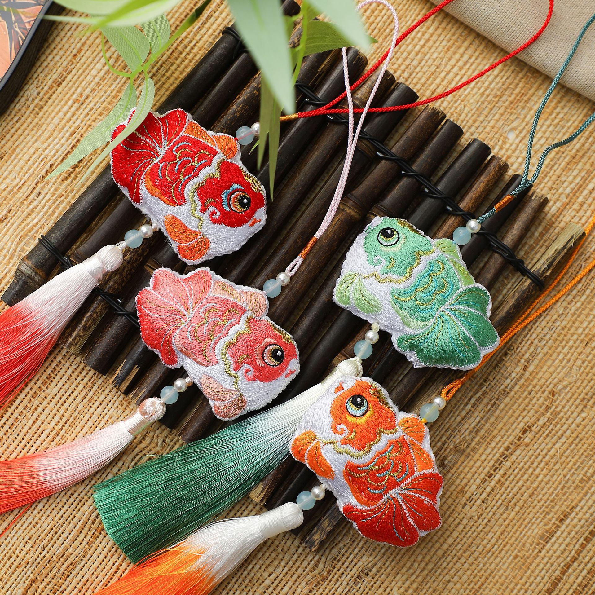 Colgante de Año Nuevo de siete colores de siete colores Koi Boche de Año Nuevo decoración de barril con flores de material DIY colgante de flores