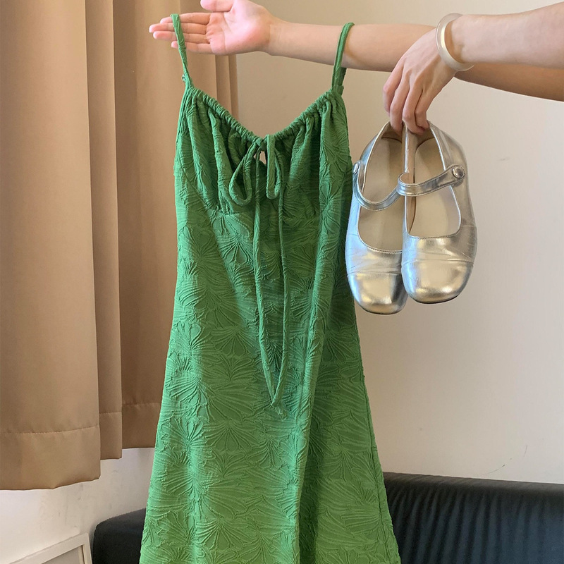 French-Style Green Floral Spaghetti Strap Dress for Women, New Summer Model, Suitable for Beach Vacations, Petite Size, Waist-Cinching Short Dress French-Style Green Floral Spaghetti Strap Dress for Women, New Summer Model, Suitable for Beach Vacations, Petite Size, Waist-Cinching Short Dress
