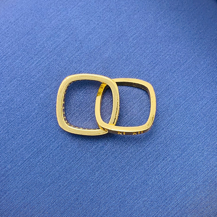 百種類のペンダントは心のままにファッションの経典を配合します。カップルの美しいペンダントは親友のアクセサリーを送ります。