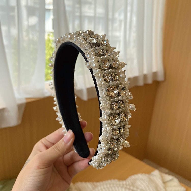 Korean Version Of The Pearl Wide-brimmed Hairband Braided Beaded Headband display picture 1