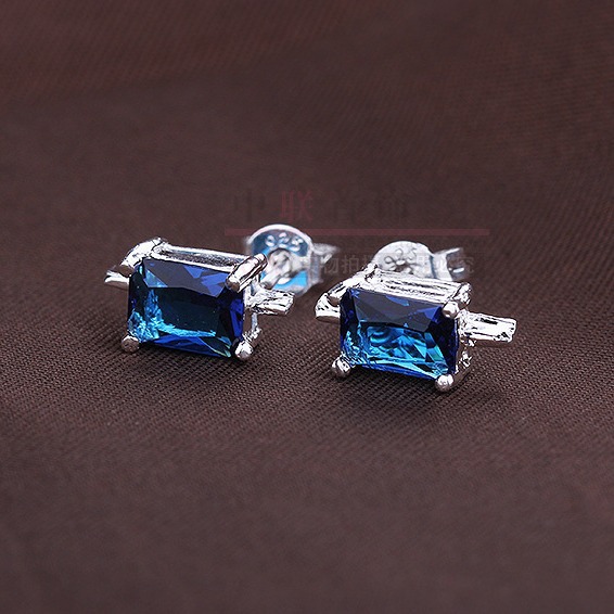 Universal hypoallergenic earrings for men and women