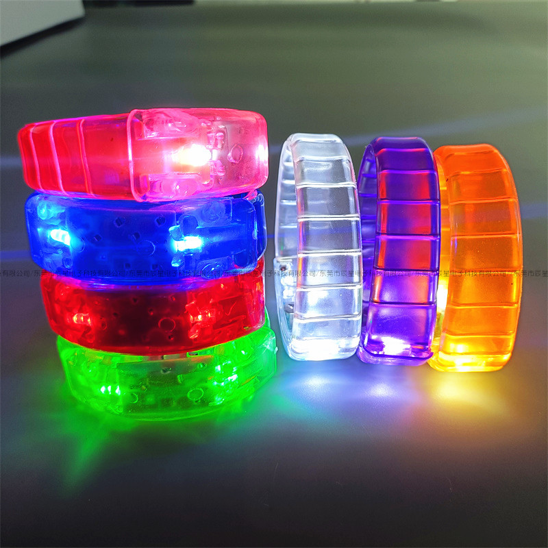 Brazalete luminoso personalizado led pulsera de silicona control de voz inducción pulsera luminosa evento de concierto props