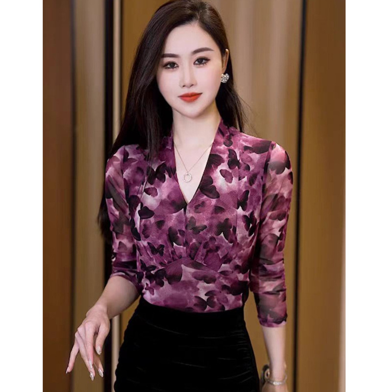 New V Neck Design Cross Long-Sleeved T-Shirt, Fashionable Printed Elegant, Large Size Mesh Bottoming Shirt, Fashionable Age-Reducing Top New V Neck Design Cross Long-Sleeved T-Shirt, Fashionable Printed Elegant, Large Size Mesh Bottoming Shirt, Fashionable Age-Reducing Top