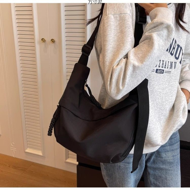Women's New Fashion Sport Casual Oxford Cloth Shoulder Bag, Versatile Large Capacity Crescent Crossbody Travel Bag Wholesale - Thumbnail 3