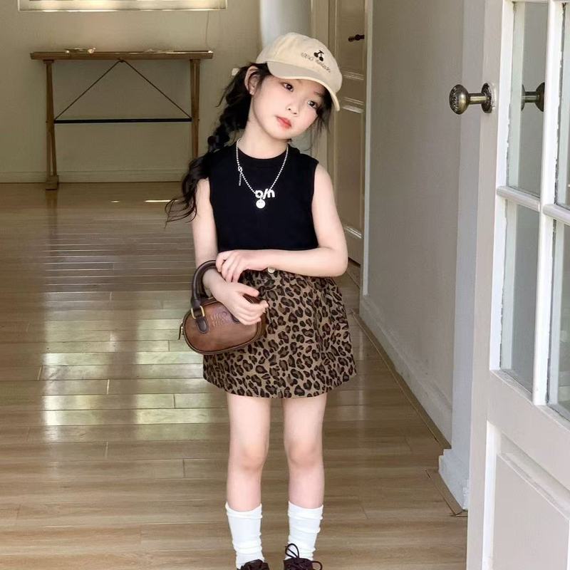 女の子のおしゃれなスーツ 2025 夏の新しいスタイル子供スタイルレタープリントベストベビーヒョウ柄スカート|undefined