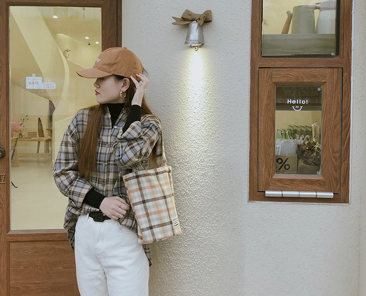 Women's Fashion Plaid Woolen Shopping Bags display picture 8