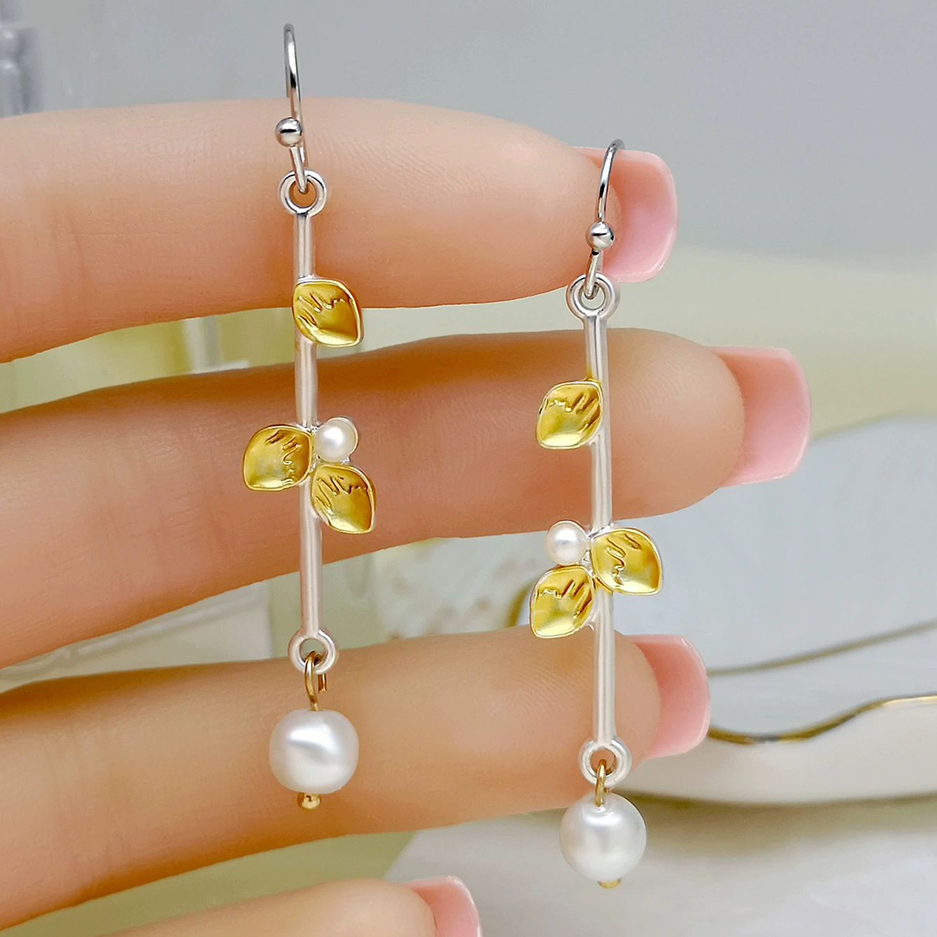 荣钰 Fashionable brand earrings from pearl, light luxury style, European style, wholesale