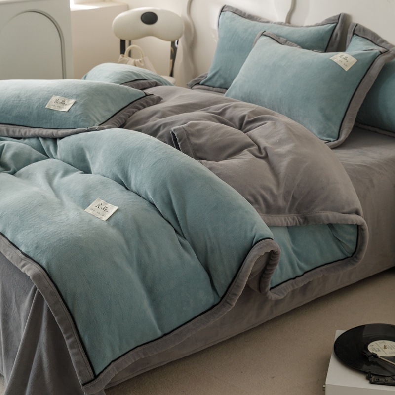 Alta sensación de cama de terciopelo de leche cuatro piezas con sábanas de terciopelo de coral de brida en otoño y invierno con un conjunto de terciopelo de tres piezas