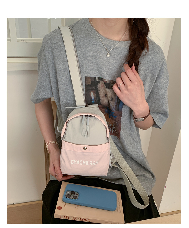 Mała torba w blokach kolorów, stylowy plecak z płótna, niszowy design, mini plecak_voghion.com