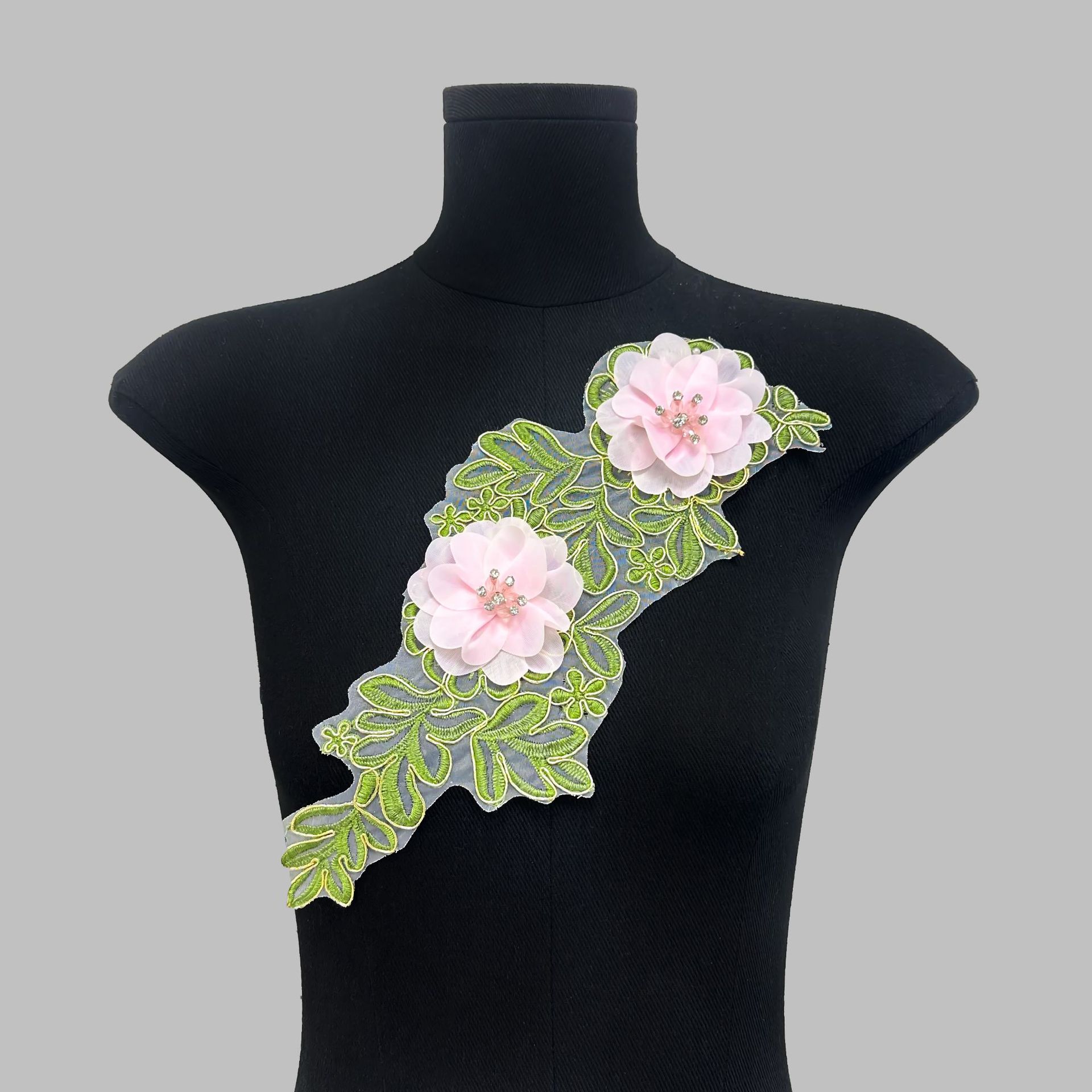 Fuente de fábrica rosa tridimensional chiffon cristal camisa de encaje accesorios de ropa flores en stock al por mayor image 3