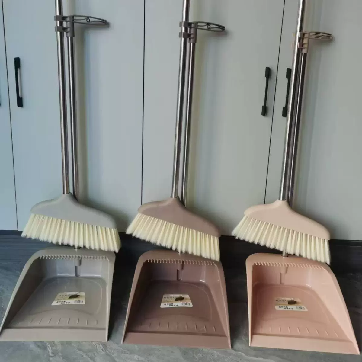 厂家直供加厚扫帚簸箕扫地工具笤帚套装组合家用高档不锈钢杆扫帚