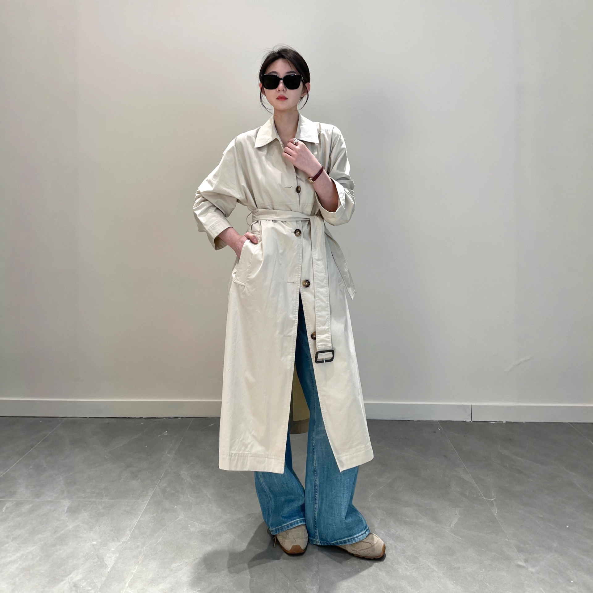 I Like the Crisp and Stylish Sand-Colored Long Single-Breasted Belt Thin Waist Windbreaker for Women 25 Autumn G101314 at First Sight