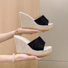 外贸大码女鞋夏季新款纯色坡跟大码凉拖鞋女2025时尚外穿凉拖批发