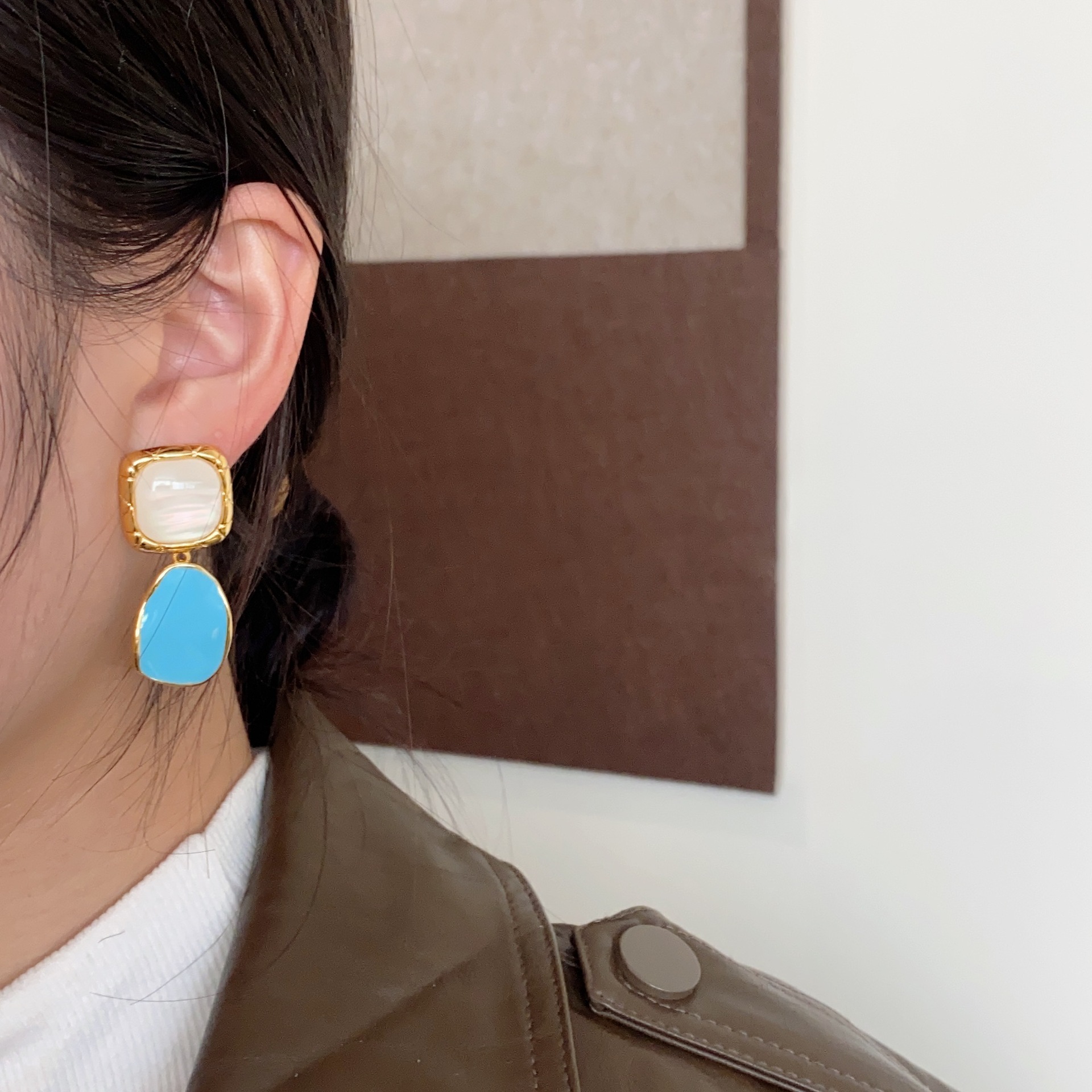 Pendientes retro de concha de alto grado Pendientes azules de Lago estilo francés Hepburn elegantes pendientes de estilo Socialite de Hong Kong nueva moda