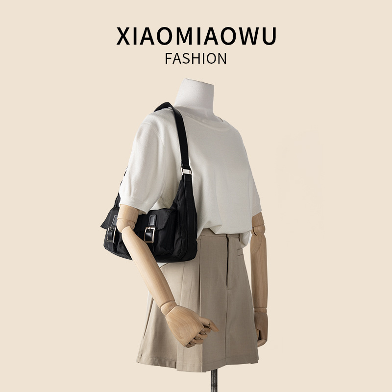 Borsa a tracolla in nylon versatile casual per ragazze di alta qualità, multitasche per motociclette da donna con una moda di nicchia, nuova_voghion.com